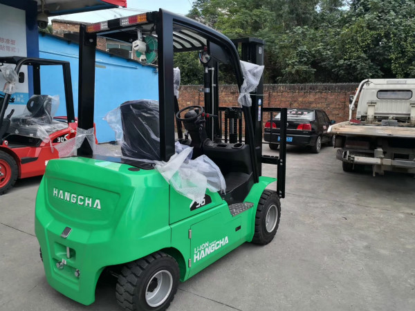【干貨】電動堆高車、電動搬運車的電機和繼電器應(yīng)該怎么保養(yǎng)？