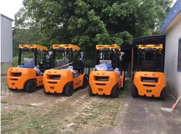 【叉車操作小知識】內燃叉車要怎么換擋？